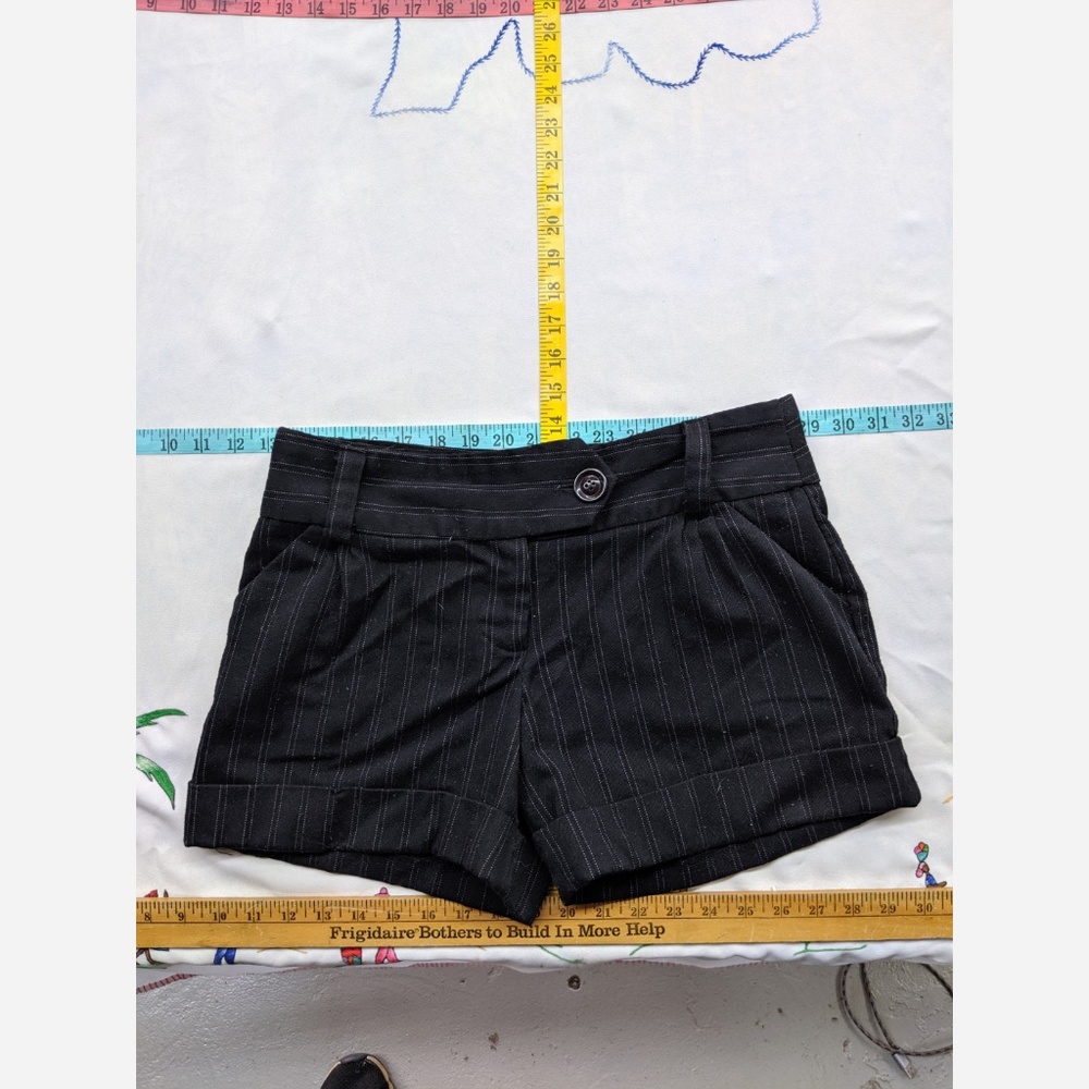 Women's Size 7 Mimi Chica Tapered Mini Shorts